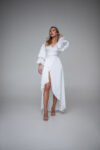 Ilga balta šilkinė wrap-over suknelė „Nice“