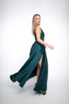 Smaragdines spalvos, ilga, su skeltuku priekyje moteriska suknele