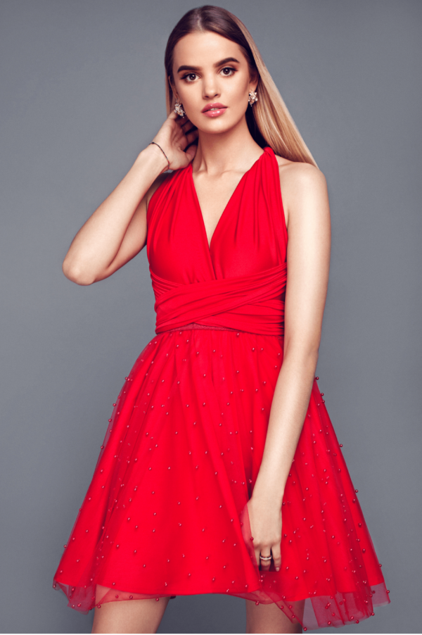raudona, trumpa suknele moterims su tiulio sijonu